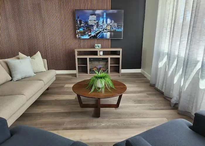 Stylish 4Br Oasis - Luxe Backyard Bbq