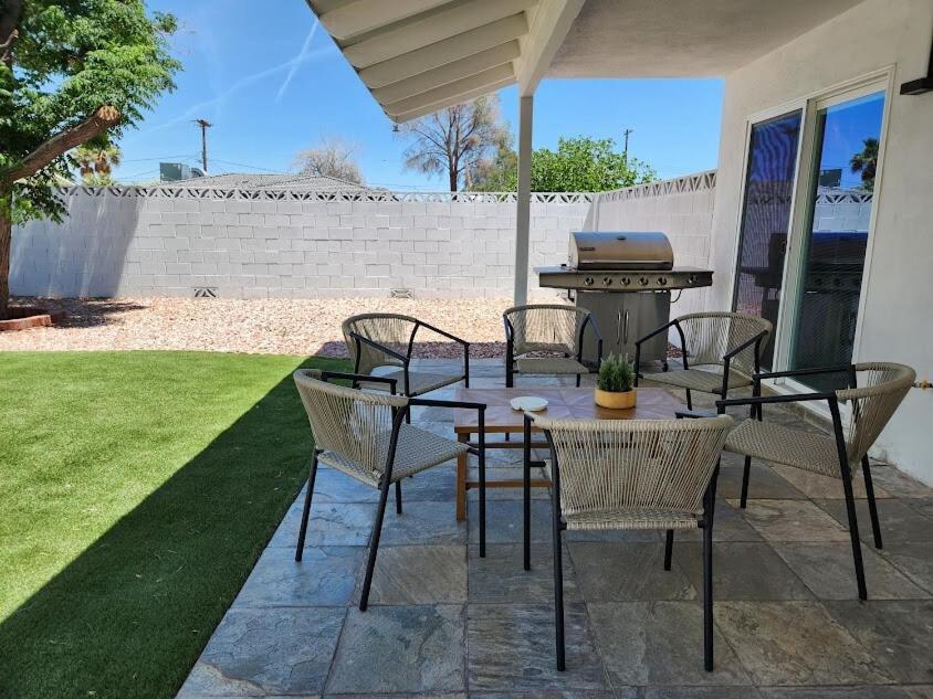 Stylish 4br Oasis - Luxe Backyard Bbq *